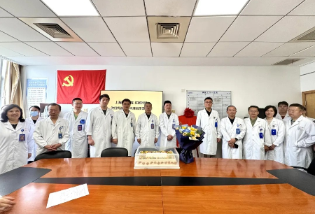 微創(chuàng)機(jī)器人手術(shù)臨床示范中心落戶新華醫(yī)院肛腸外科，直腸癌“保肛”技術(shù)再升級(jí)